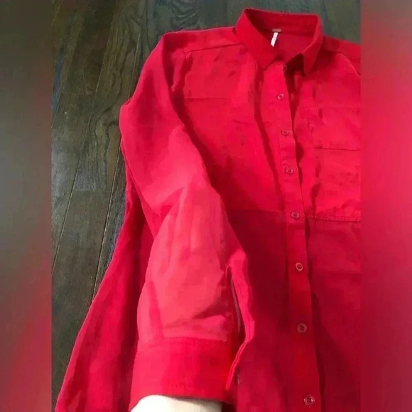 Free People Women’s S Red Button-Down Tulip Back Blouse w/Sheer Sleeves/Bottom - Picture 8 of 13